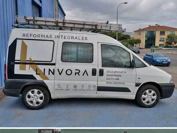 Equipo de Linvora trabajando en una obra en Ferrol, A Coruña